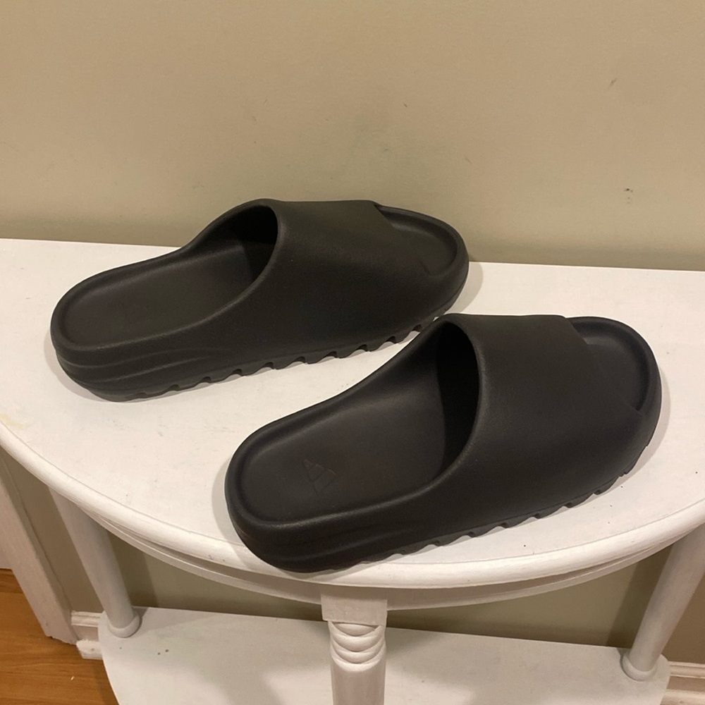 Yeezy slides onyx size 13